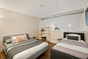 2 soveværelser, skrivebord, strygejern/strygebræt, weekendseng