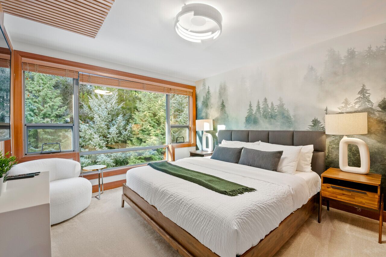 4 bedrooms, iron/ironing board, travel crib, free WiFi