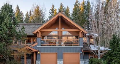Whistler Village North: 4BR+3.5BA Private Hot Tub