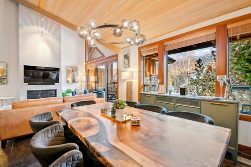 Whistler Village North: 4BR+3.5BA Private Hot Tub