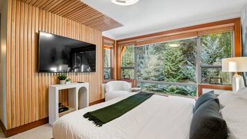 4 bedrooms, iron/ironing board, travel crib, free WiFi