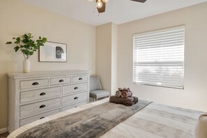 3 bedrooms, desk, iron/ironing board, travel cot