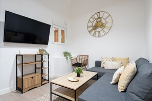 TV - loft business bernabeu 5 de alquiler temporal (Madrid)