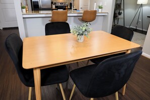 Dining - Stylish Urban Getaway in City Centre (Houston)