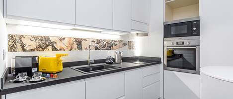 冰箱、微波炉、烤箱、洗碗机