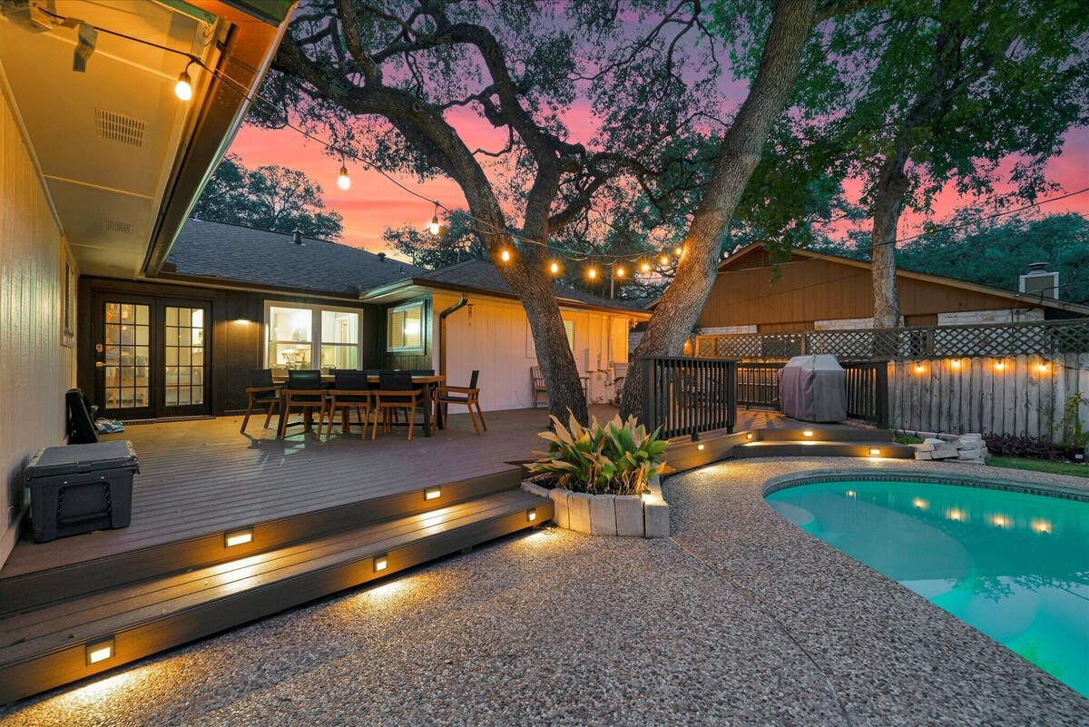 Photo 26 of The Hideaway Vaca-South Austin: A Swim & Grill Oasis with Game Barn & back deck