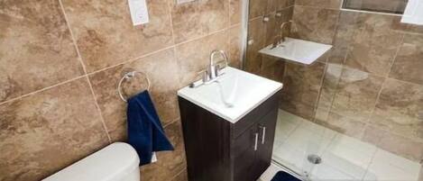HandtĂŒcher, Seife, Toilettenpapier