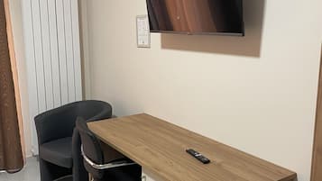 Doppia Comfort | Una scrivania, Wi-Fi gratuito, lenzuola