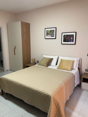 舒适双人房, 阳台 | 办公桌、免费 WiFi、床单