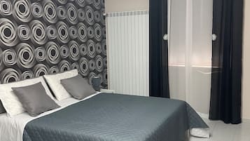 Comfort Quadruple Room | Desk, free WiFi, bed sheets