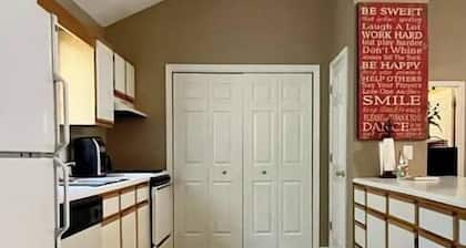 Nice Quiet House, Great Location