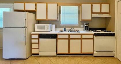 Nice Quiet House, Great Location