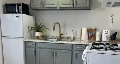 Cozy Apartment Centrally Located