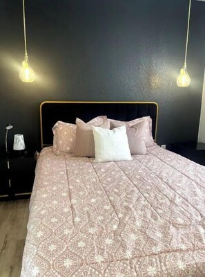 1 chambre, bureau, fer et planche à repasser, Wi-Fi