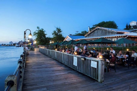 Outdoor dining. Brooklyn Arts Condo S