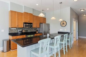 Fridge, microwave, dishwasher, coffee/tea maker