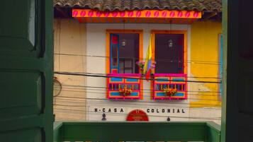 Traditional Room | Hypo-allergenic bedding, individually decorated, individually furnished