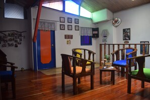 32-inch LED TV with cable channels - Filandia Hotel (Filandia)