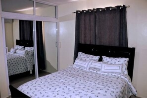 3 bedrooms, desk, iron/ironing board, travel cot - Villa Brisa Marina Caleta Beach Getaway (La Romana)