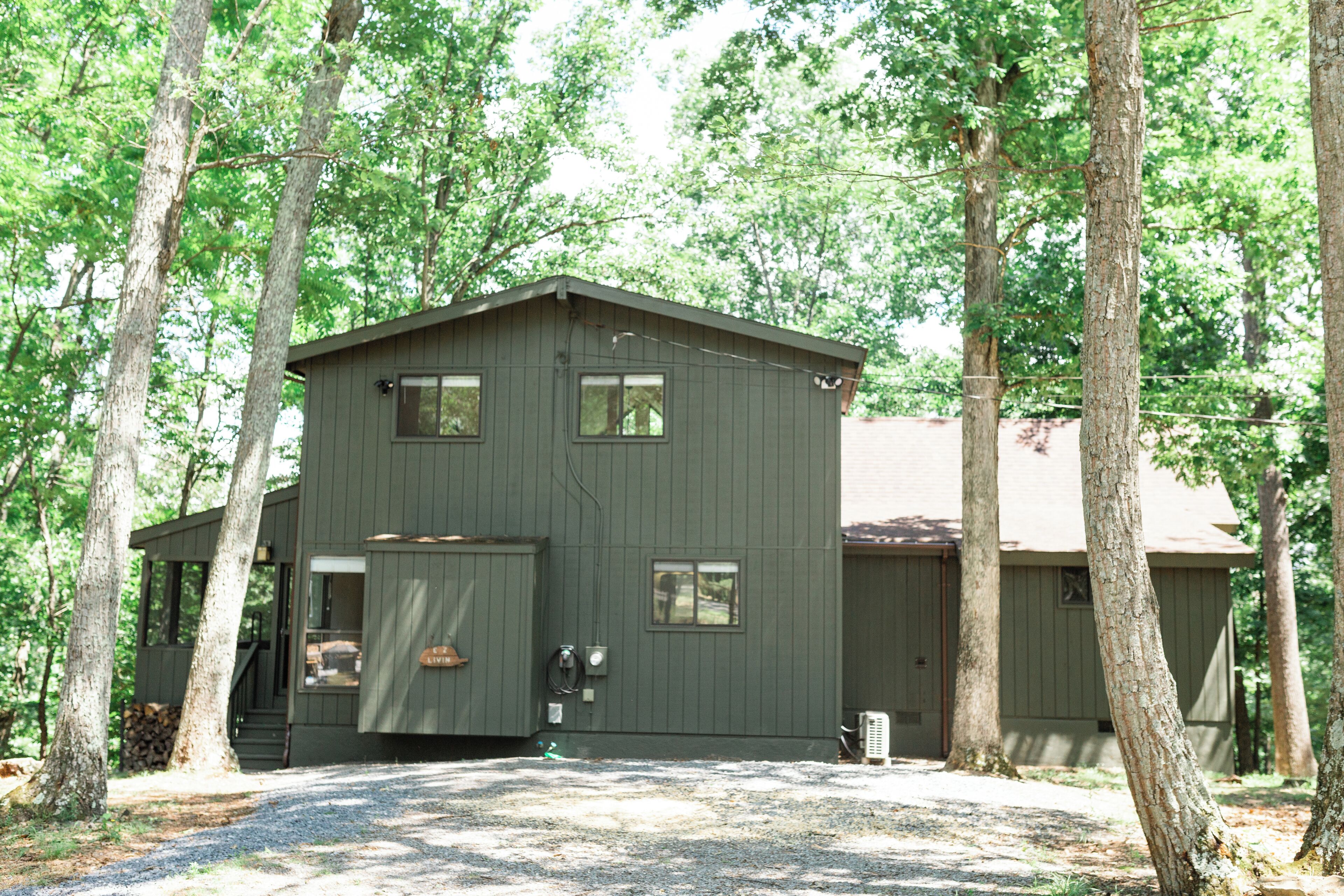 Hot Tub, Dog Friendly Boho Cabin in The Woods with Screened Porch and Fire Pit