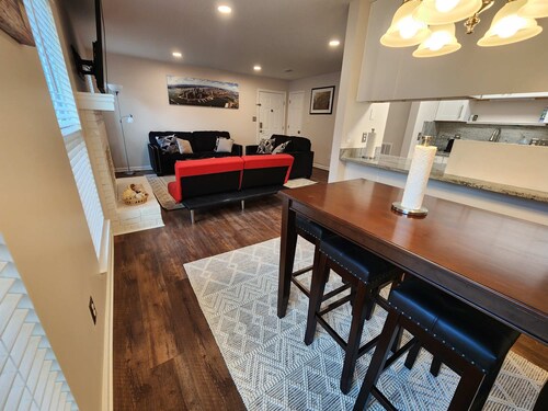 3 miles to FSU-Midtown Luxe-Comfy High end beds