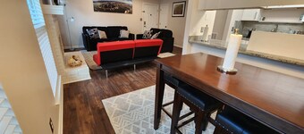 3 miles to FSU-Midtown Luxe-Comfy High end beds