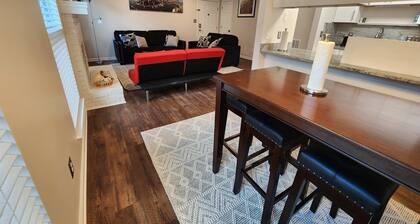 3 miles to FSU-Midtown Luxe-Comfy High end beds