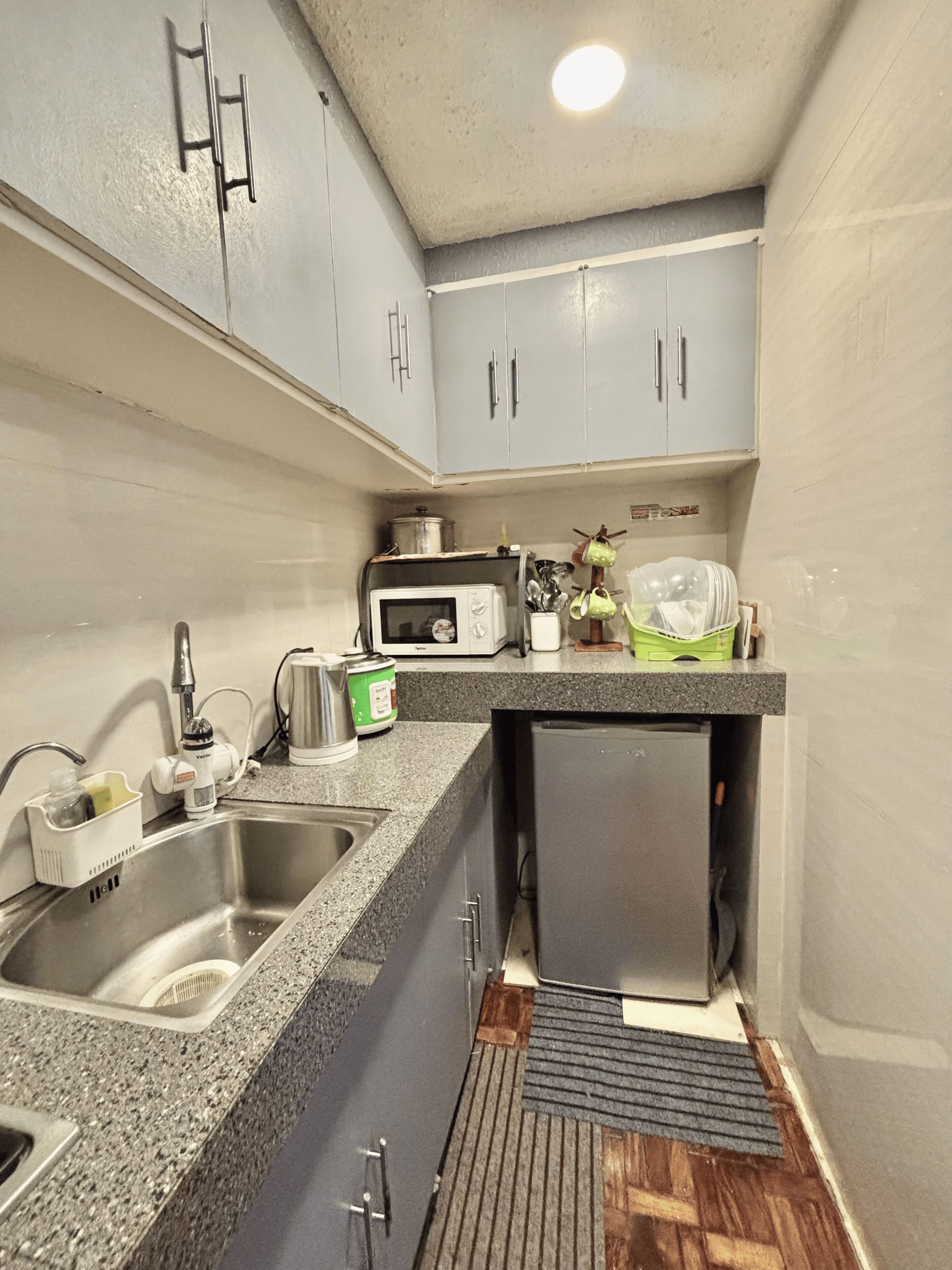 Fridge, microwave, stovetop, electric kettle
