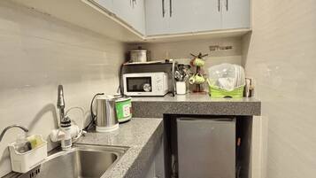 Fridge, microwave, stovetop, electric kettle