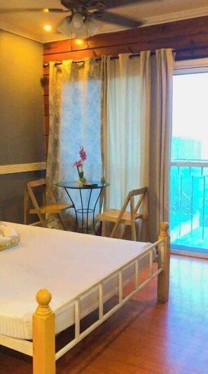 1 bedroom, iron/ironing board, free WiFi, bed sheets - Baguio Green Valley Hideaway w/ Overlooking View, Pet Friendly, WiFi and Parking (Baguio)