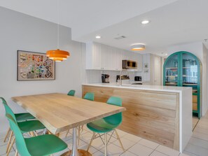 Dining - Summerwinds 515 (Tybee Island)