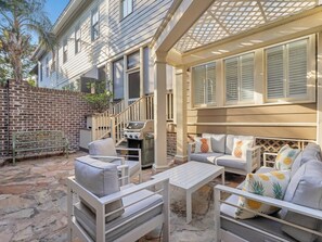 Property grounds - Crown of Crawford Square (Savannah)