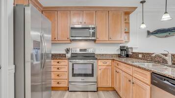 Condo, Multiple Beds (Beach Bliss) | Private kitchen