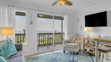 Condo, 1 Queen Bed (Dolphin Watch) | Living area