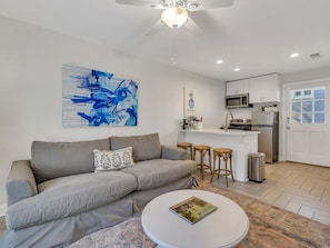 Apartamento, 1 cama King (Crown of Crawford Square Carriage) | Área de estar