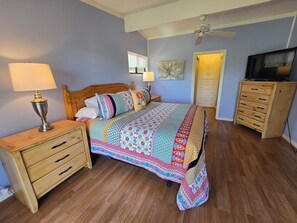 2 habitaciones, escritorio, tabla de planchar con plancha y wifi gratis 