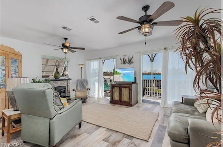 Oppholdsområde. Casa Florida 🌴 waterfront home with boat ramp