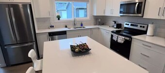 Stylish Family Friendly 3 Bedroom Home near WEM With A/C