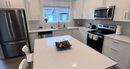 Stylish Family Friendly 3 Bedroom Home near WEM With A/C