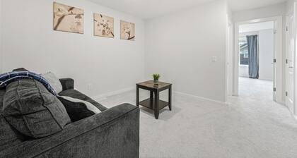 Stylish Family Friendly 3 Bedroom Home near WEM With A/C