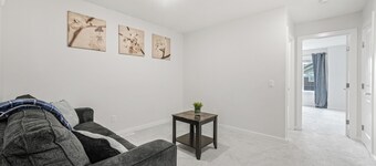 Stylish Family Friendly 3 Bedroom Home near WEM With A/C