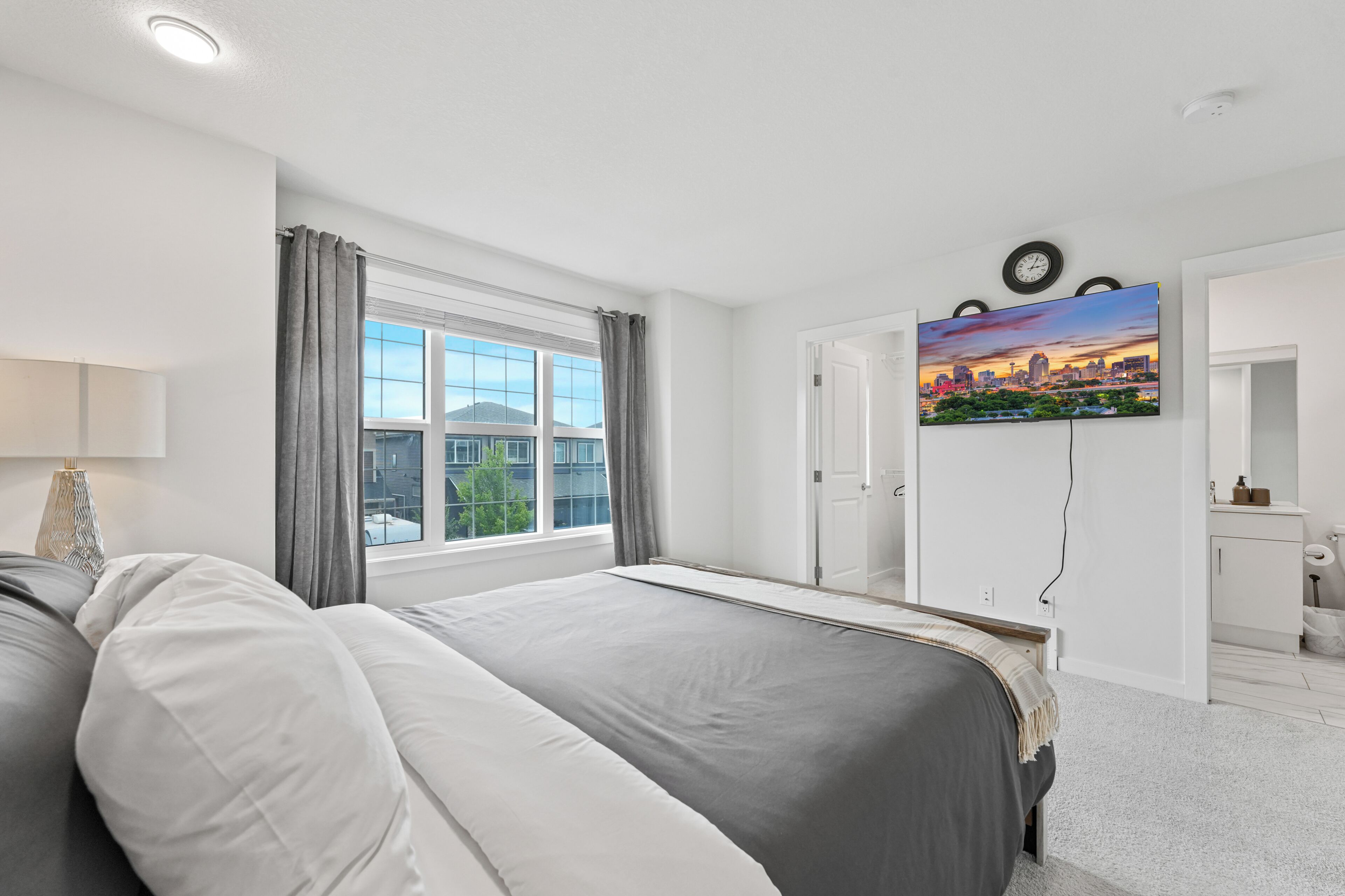 3 bedrooms, desk, iron/ironing board, free WiFi