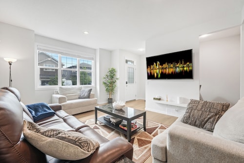 Stylish Family Friendly 3 Bedroom Home near WEM With A/C
