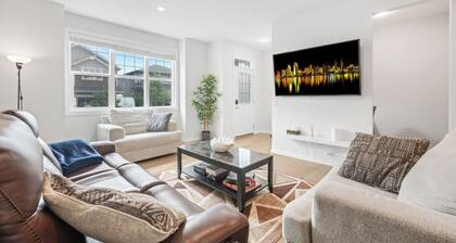 Stylish Family Friendly 3 Bedroom Home near WEM With A/C
