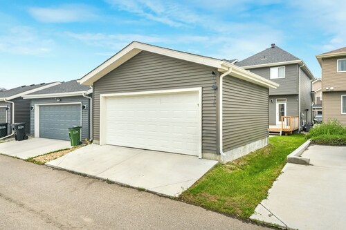 Stylish Family Friendly 3 Bedroom Home near WEM With A/C