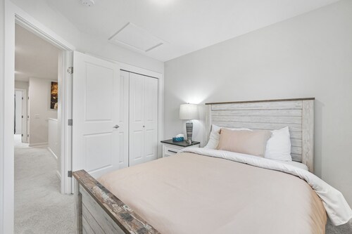 Stylish Family Friendly 3 Bedroom Home near WEM With A/C