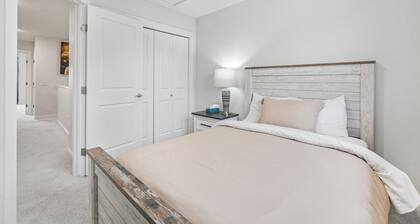 Stylish Family Friendly 3 Bedroom Home near WEM With A/C