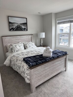 3 bedrooms, desk, iron/ironing board, free WiFi