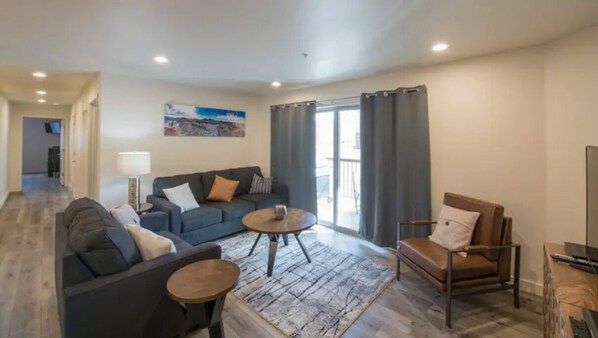 TV - 4-C The Canyonlands Condo (Ground Floor/Pool Side) (Moab)