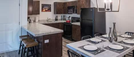 Refrigerador, microondas, horno y lavavajillas